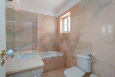 Apartamento T4 para Arrendamento em Campo de Ourique