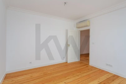 Apartamento T4 para Arrendamento em Campo de Ourique