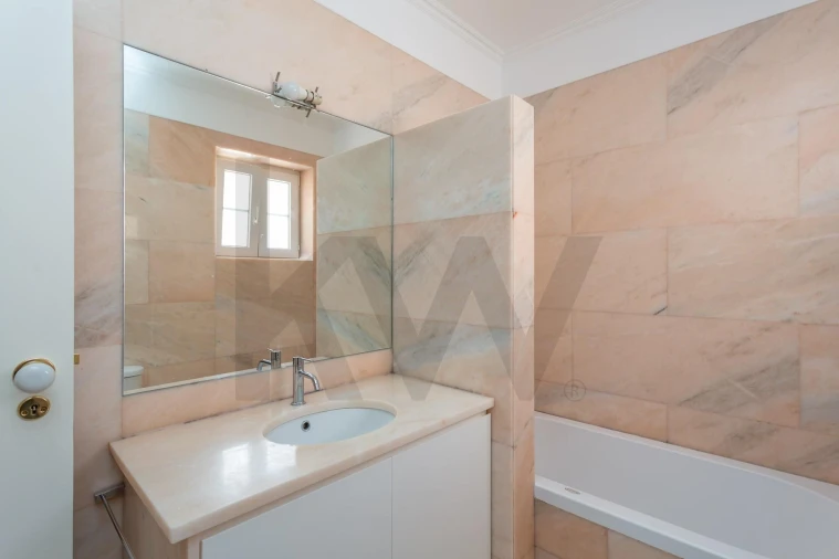 Apartamento T4 para Arrendamento em Campo de Ourique Foto 33