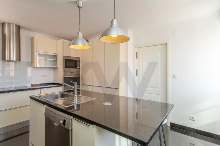 Apartamento T4 para Arrendamento em Campo de Ourique Foto 9