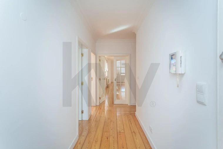 Apartamento T4 para Arrendamento em Campo de Ourique Foto 22