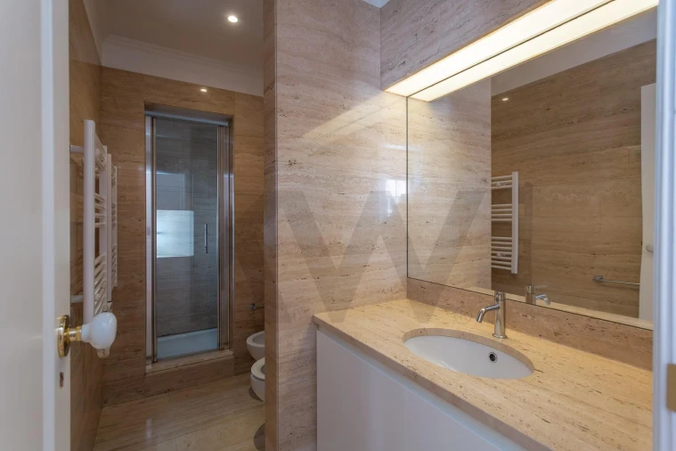 Apartamento T4 para Arrendamento em Campo de Ourique Foto 34