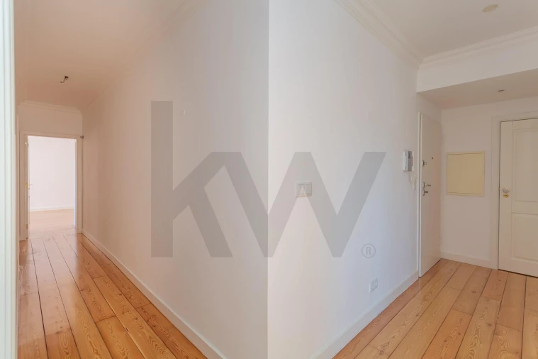 Apartamento T4 para Arrendamento em Campo de Ourique Foto 24