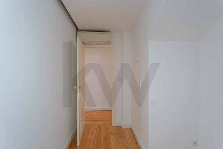 Apartamento T4 para Arrendamento em Campo de Ourique Foto 28