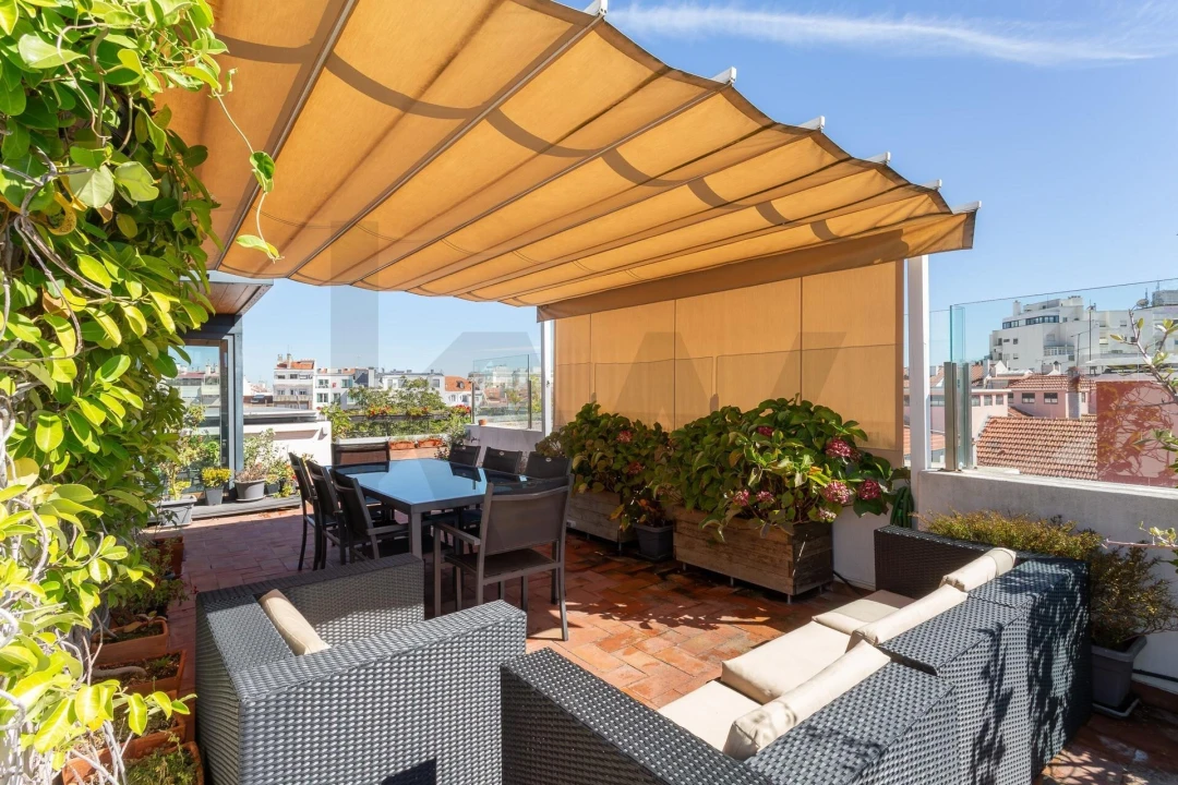 Apartamento T4 para Arrendamento em Campo de Ourique Foto 2