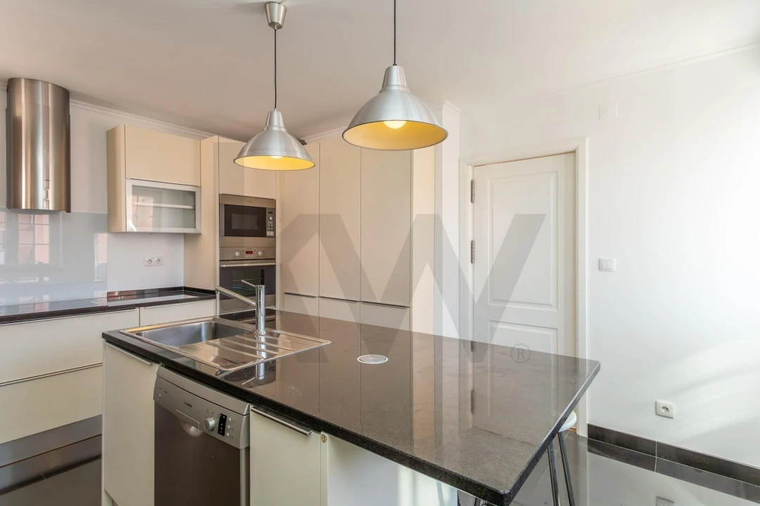 Apartamento T4 para Arrendamento em Campo de Ourique Foto 9