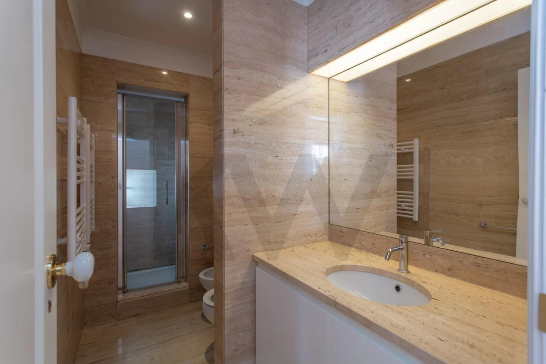 Apartamento T4 para Arrendamento em Campo de Ourique Foto 34