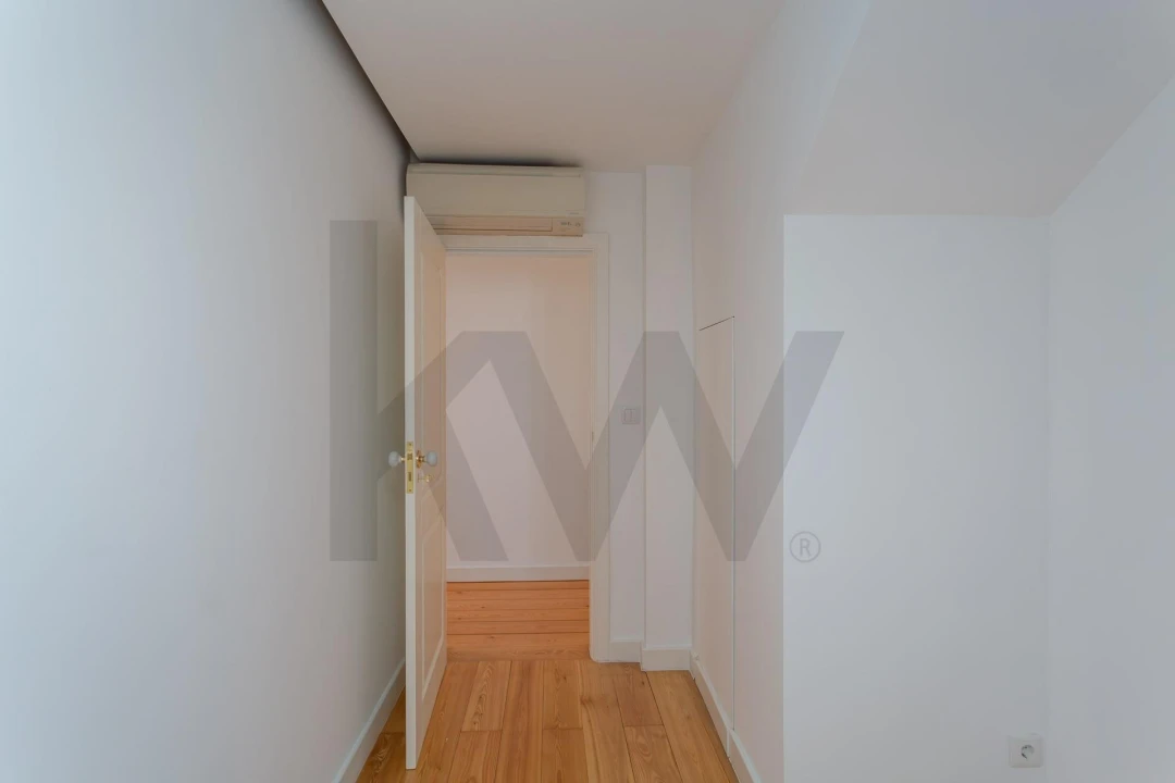 Apartamento T4 para Arrendamento em Campo de Ourique Foto 28