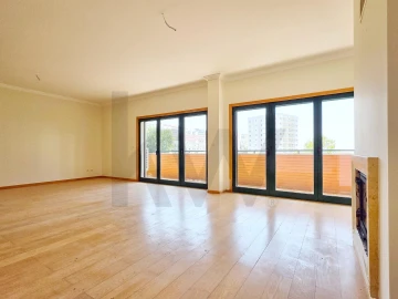 Apartamento T3 para Arrendamento em Oeiras e São Julião da Barra, Paço de Arcos e Caxias
