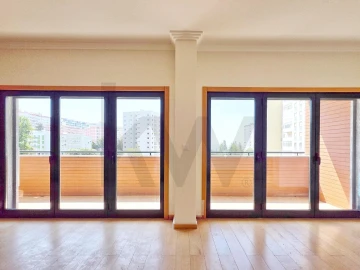 Apartamento T3 para Arrendamento em Oeiras e São Julião da Barra, Paço de Arcos e Caxias