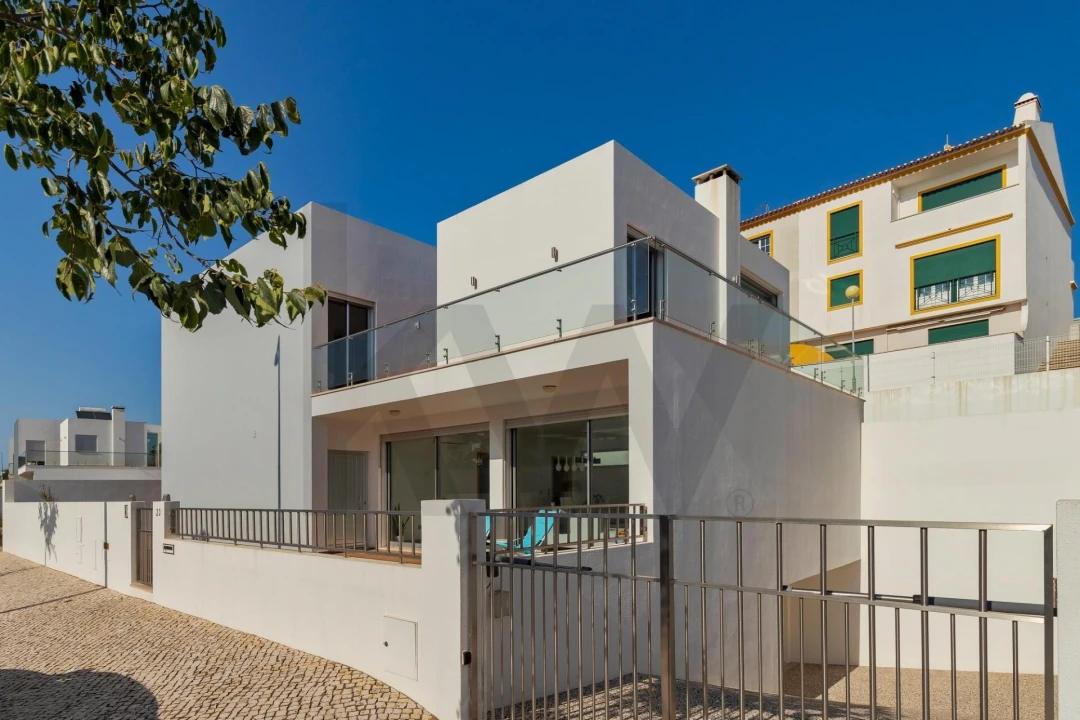 Moradia T5 para Venda em Santiago do Cacém, Santa Cruz e São Bartolomeu da Serra Foto 1
