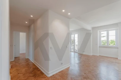 Apartamento T2 para Arrendamento em Areeiro