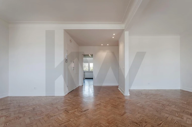 Apartamento T2 para Arrendamento em Areeiro Foto 9