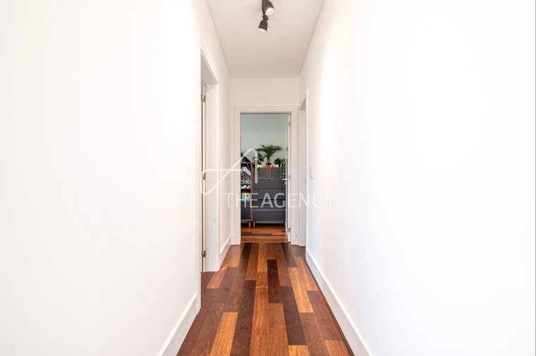 Apartamento T2 para Venda em Campolide Foto 23