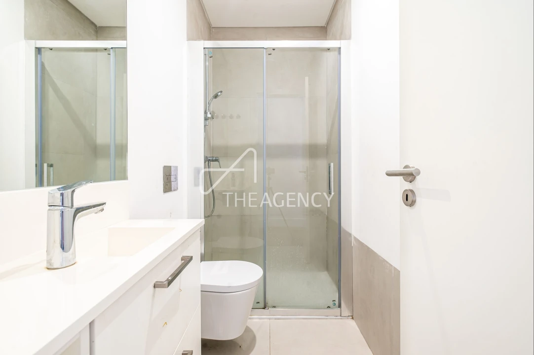 Apartamento T2 para Venda em Campolide Foto 17