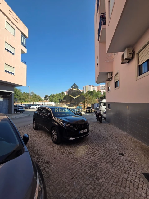 Apartamento T2 para Venda em Corroios