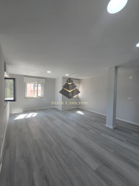 Apartamento T2 para Venda em Corroios