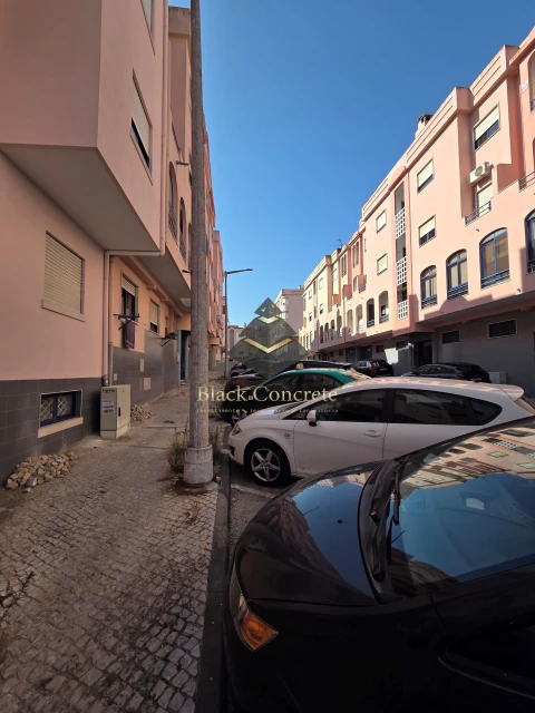 Apartamento T2 para Venda em Corroios