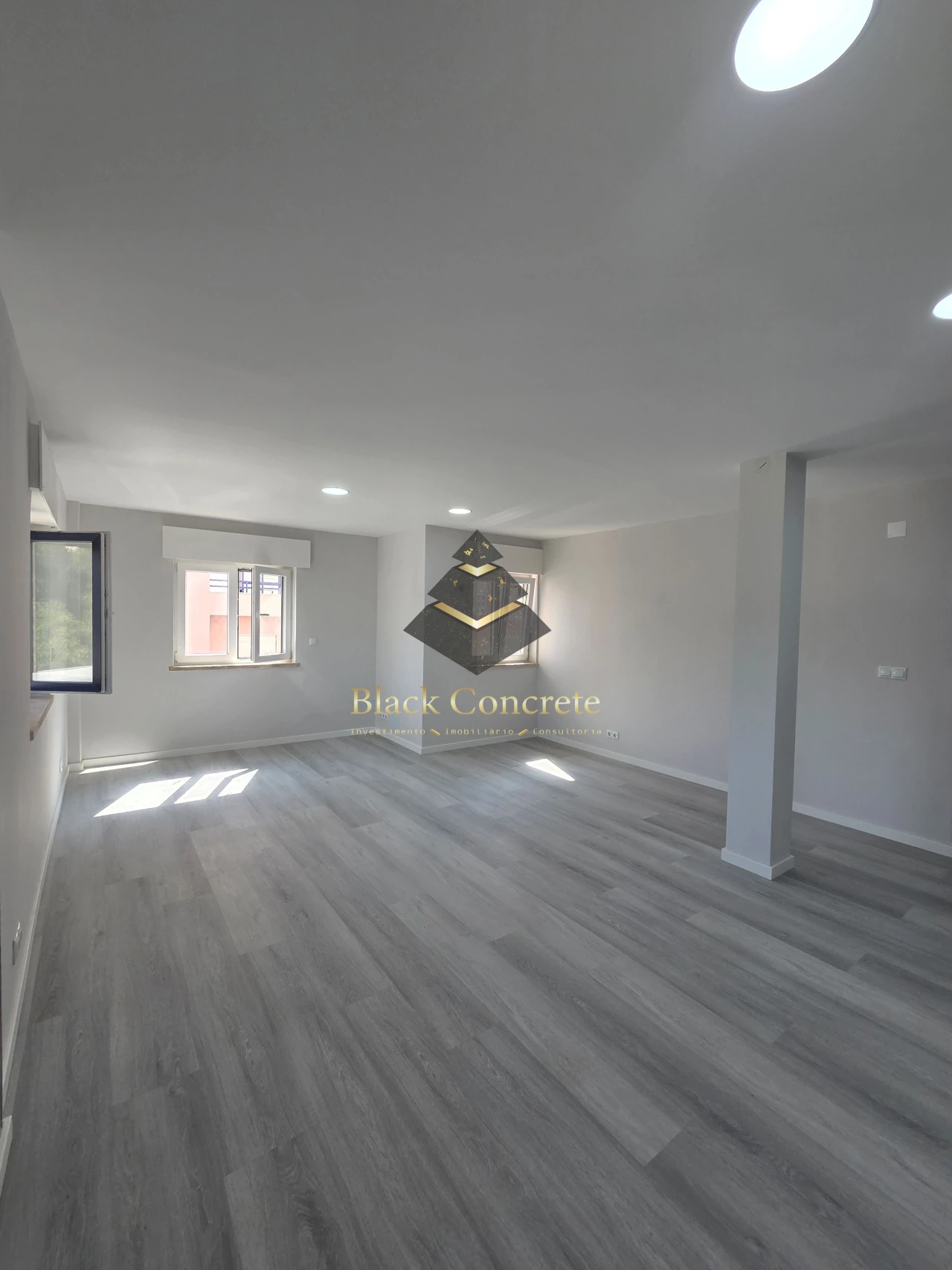 Apartamento T2 para Venda em Corroios Foto 1