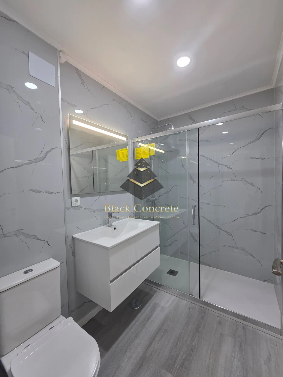 Apartamento T2 para Venda em Corroios Foto 7
