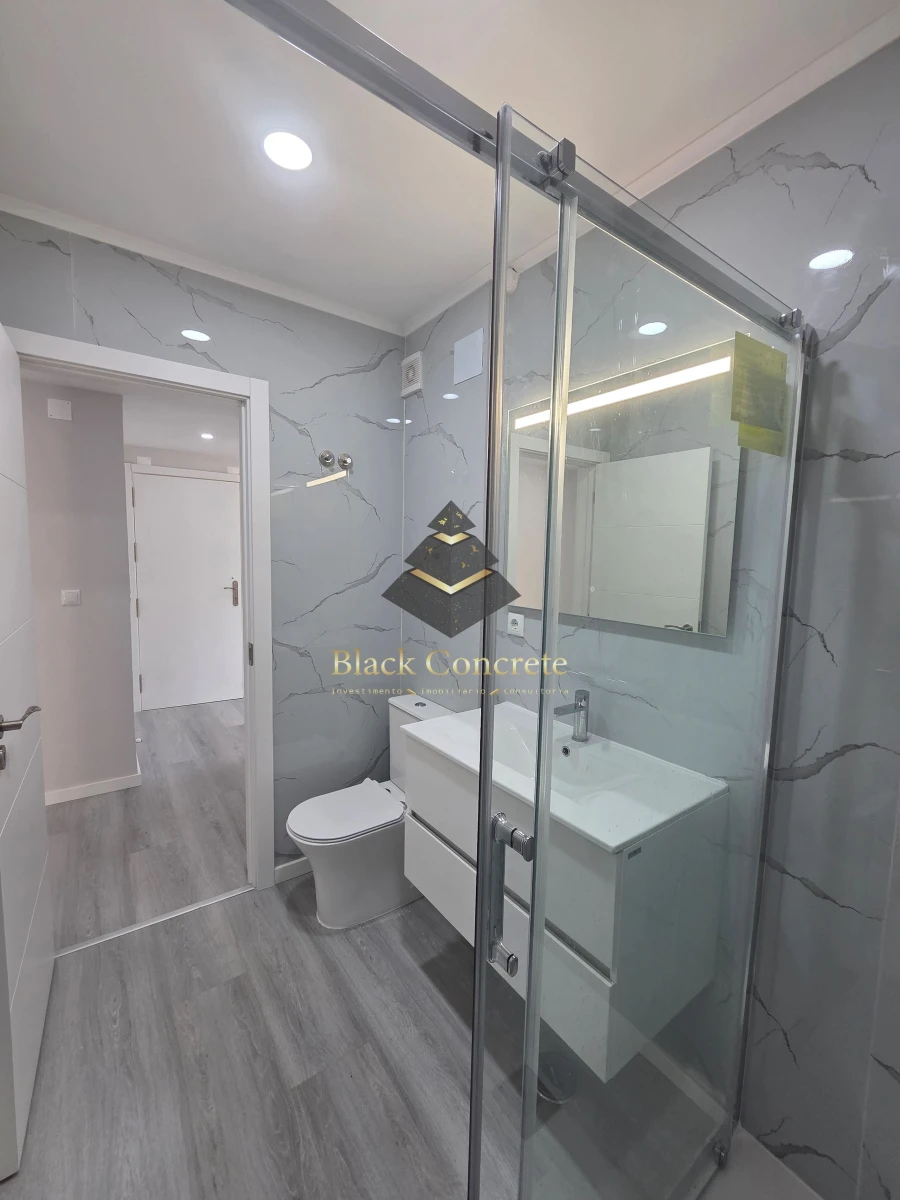 Apartamento T2 para Venda em Corroios Foto 6