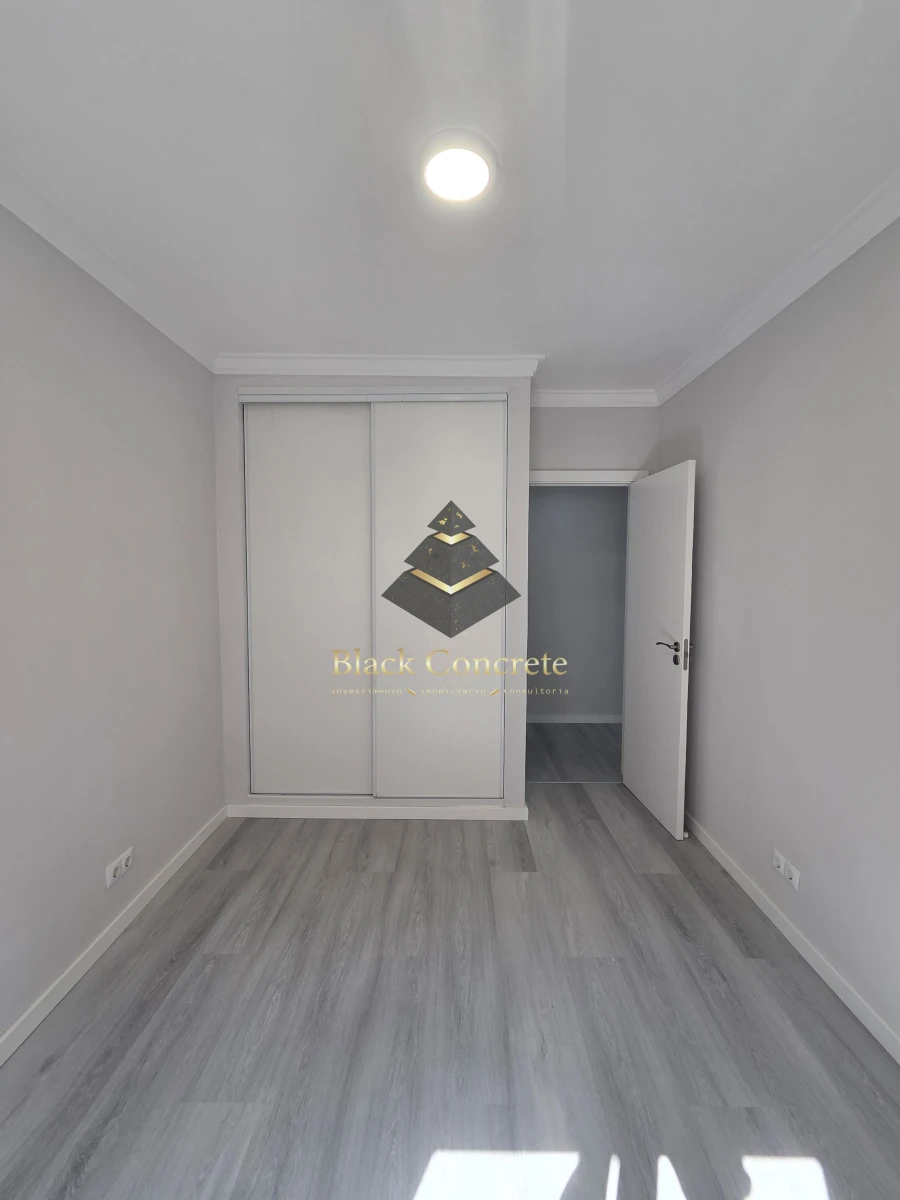 Apartamento T2 para Venda em Corroios Foto 9