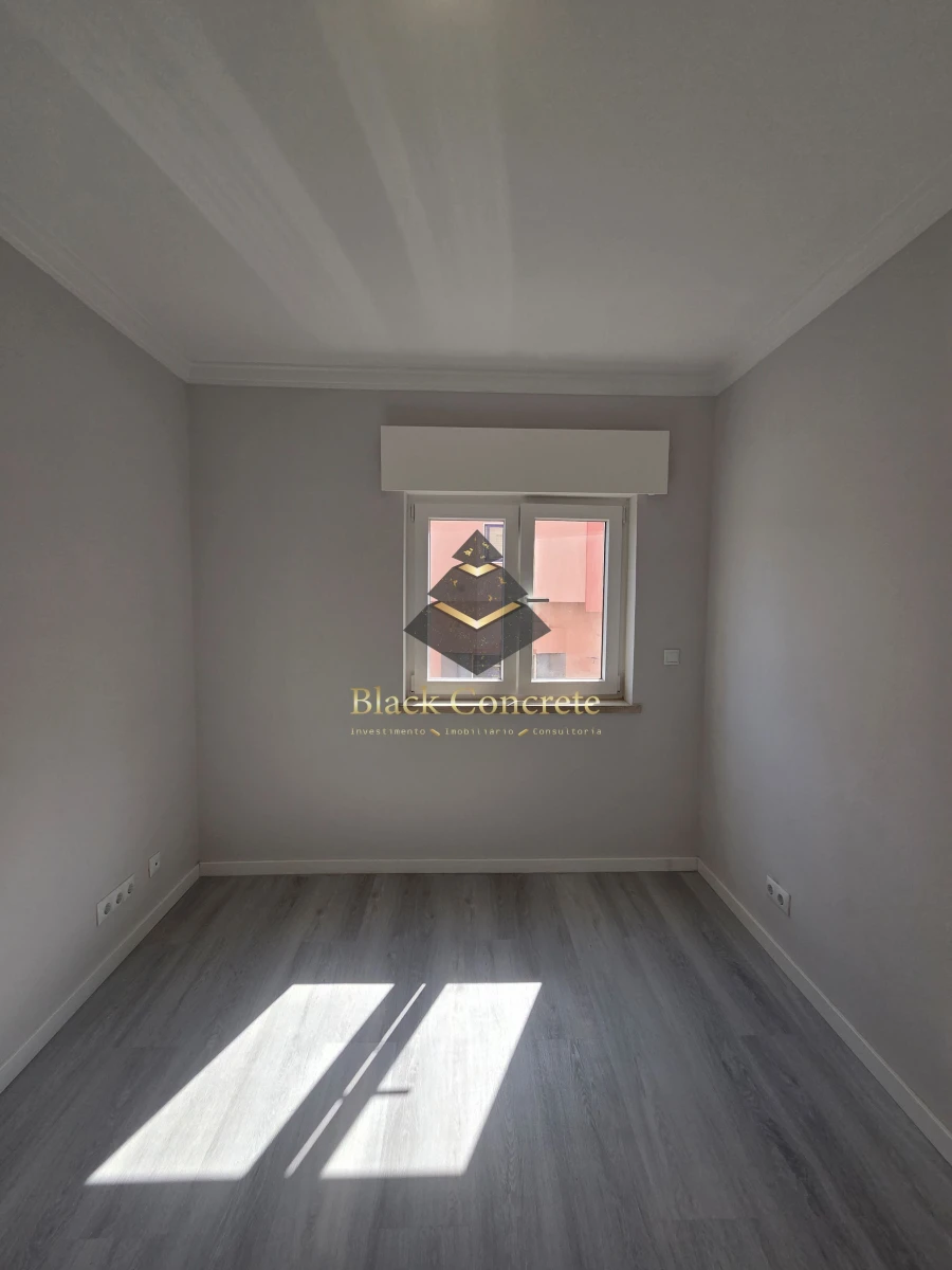 Apartamento T2 para Venda em Corroios Foto 8