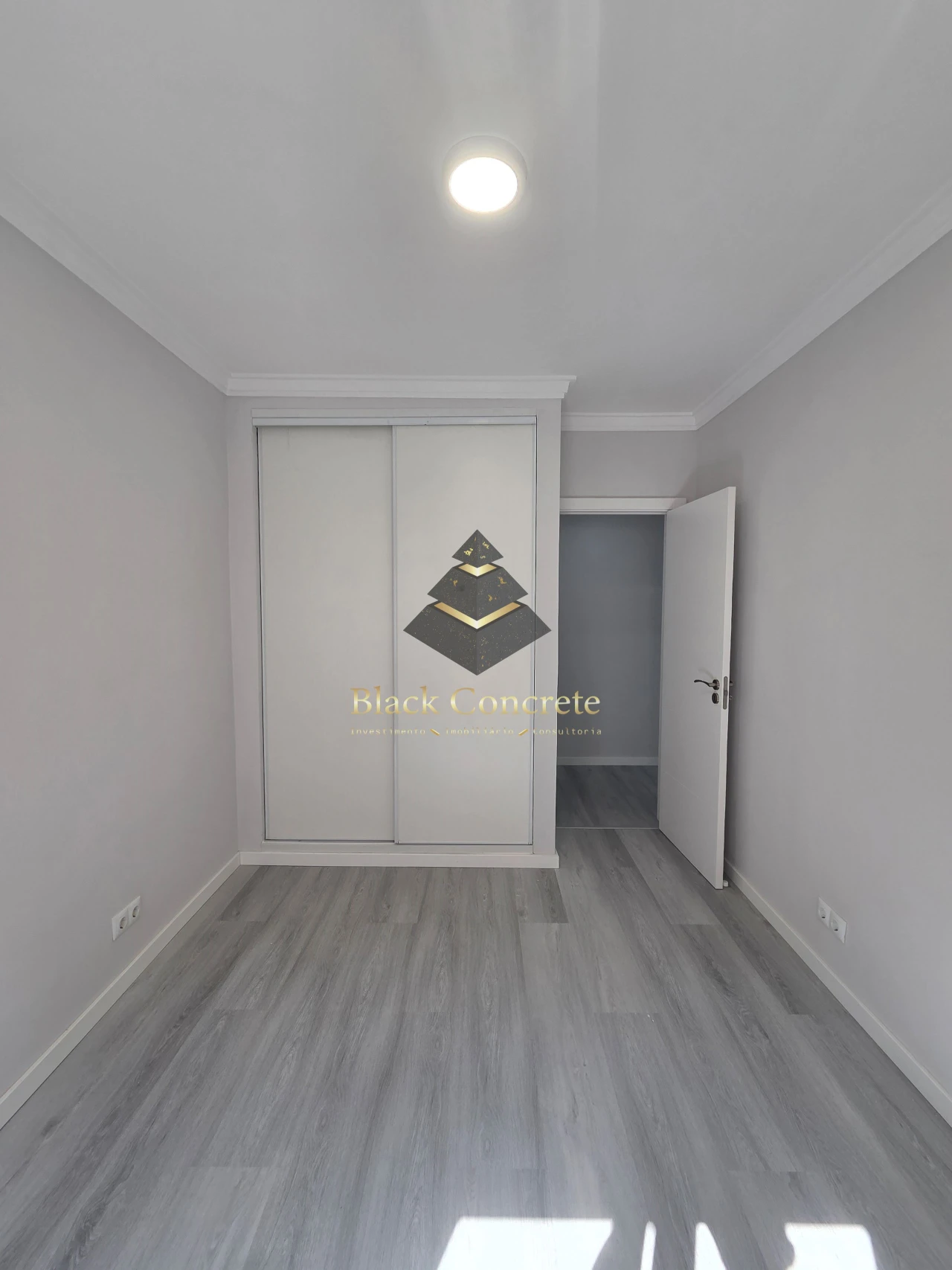 Apartamento T2 para Venda em Corroios Foto 9