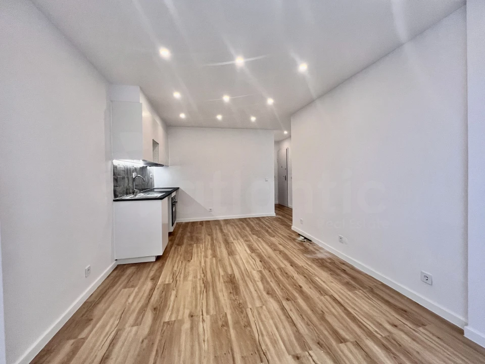 Apartamento T1 para Venda em Sacavém e Prior Velho Foto 12