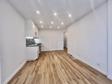 Apartamento T1 para Venda em Sacavém e Prior Velho