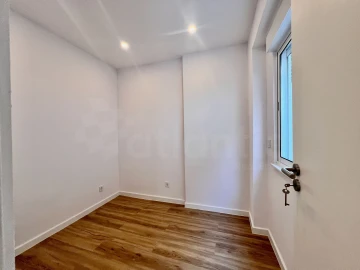 Apartamento T1 para Venda em Sacavém e Prior Velho