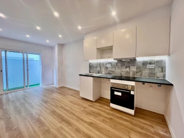 Apartamento T1 para Venda em Sacavém e Prior Velho