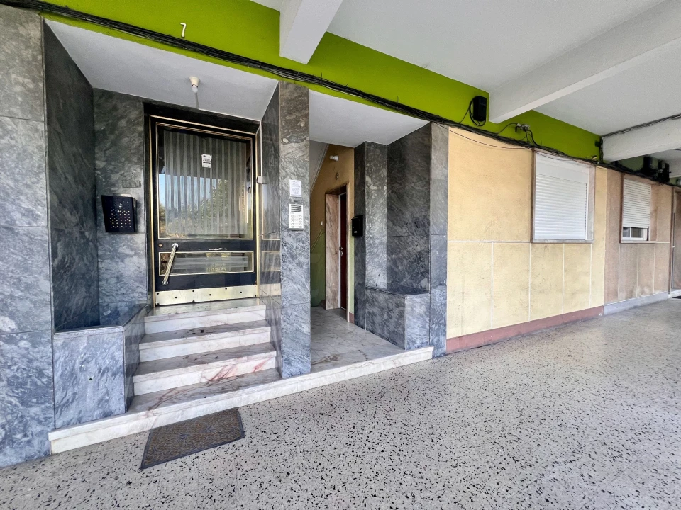 Apartamento T1 para Venda em Sacavém e Prior Velho Foto 24