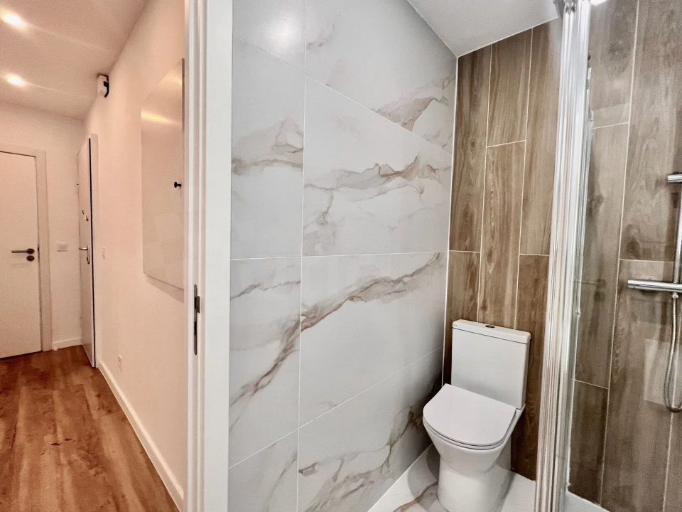 Apartamento T1 para Venda em Sacavém e Prior Velho Foto 17