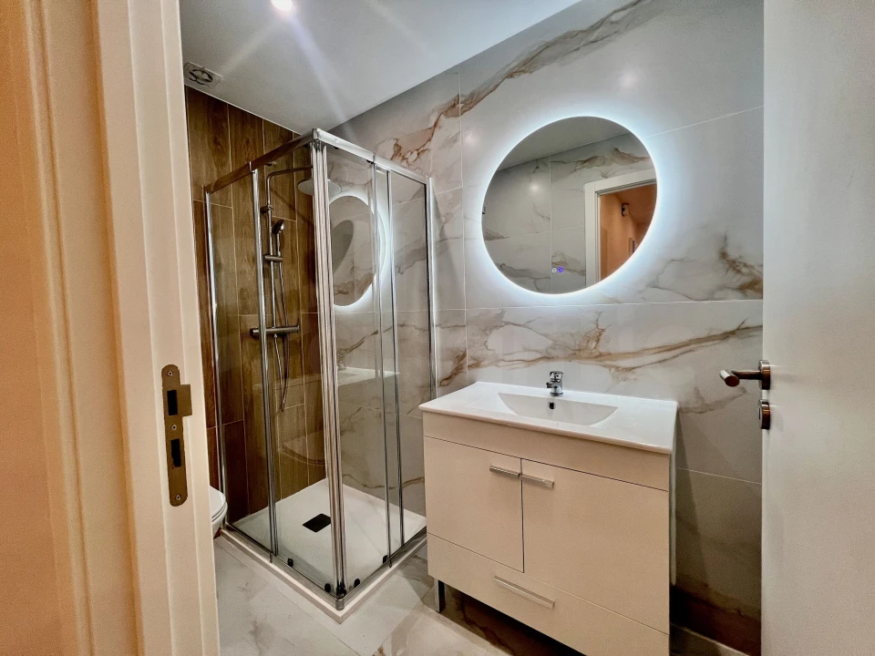 Apartamento T1 para Venda em Sacavém e Prior Velho Foto 16