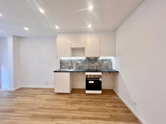 Apartamento T1 para Venda em Sacavém e Prior Velho Foto 8