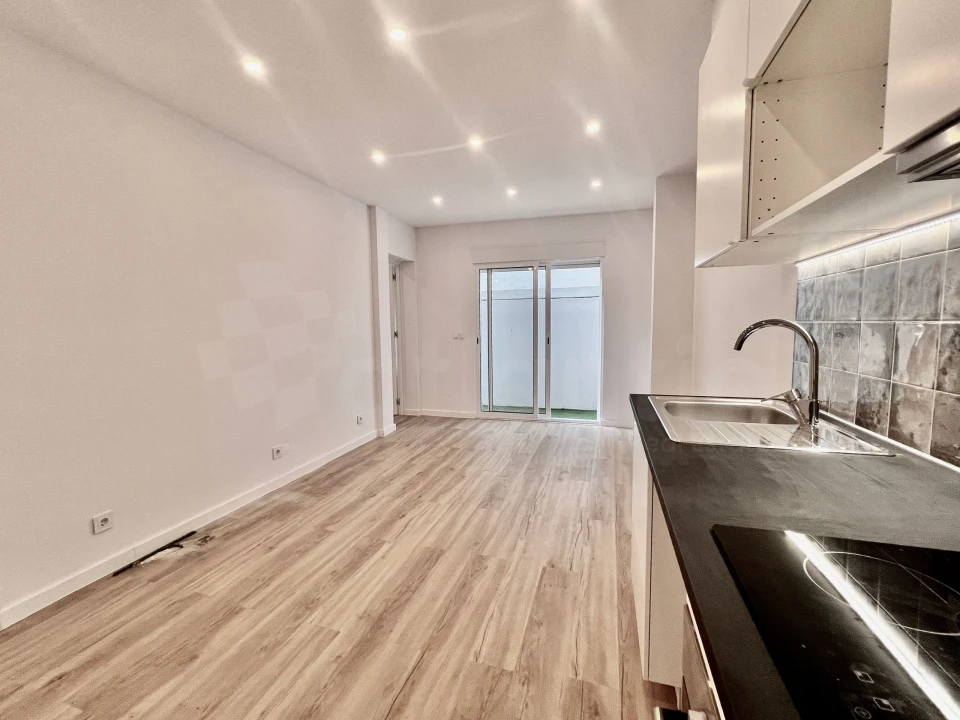 Apartamento T1 para Venda em Sacavém e Prior Velho Foto 11
