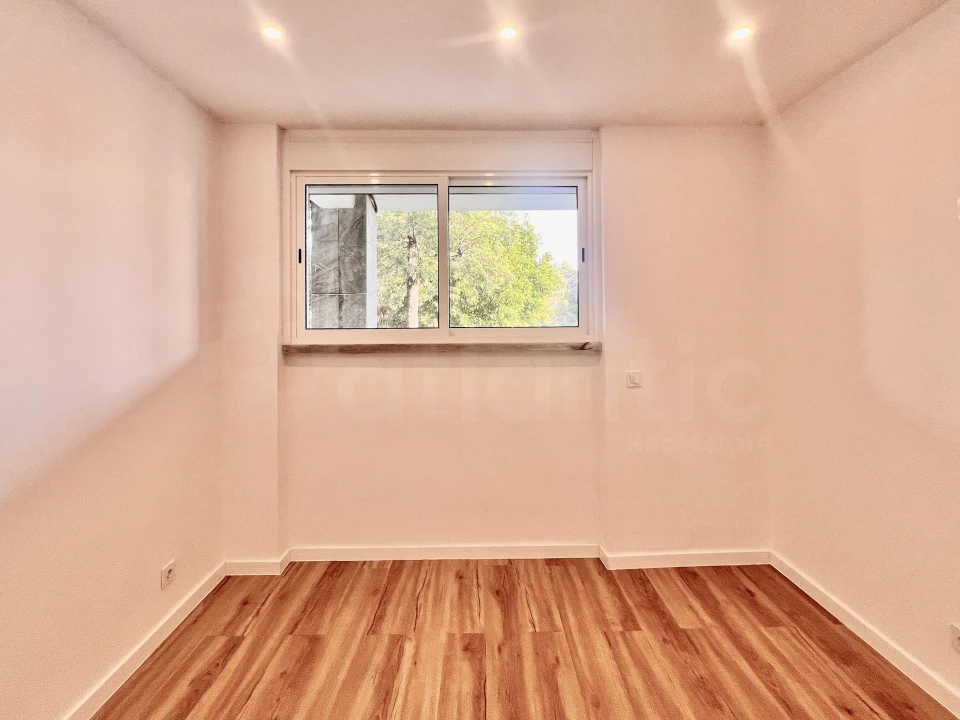 Apartamento T1 para Venda em Sacavém e Prior Velho Foto 4
