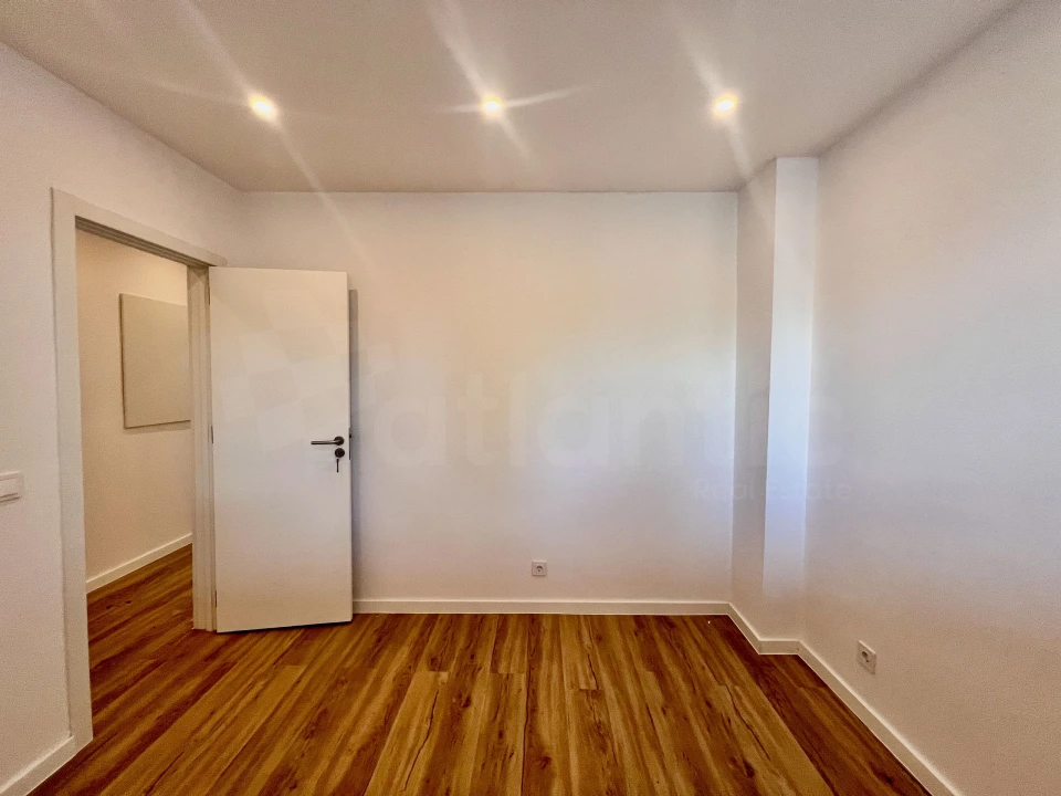 Apartamento T1 para Venda em Sacavém e Prior Velho Foto 5