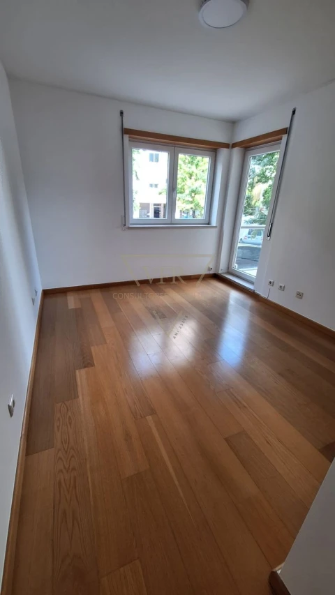 Apartamento T2 para Arrendamento em Lumiar