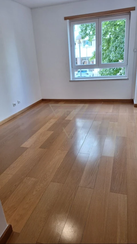 Apartamento T2 para Arrendamento em Lumiar