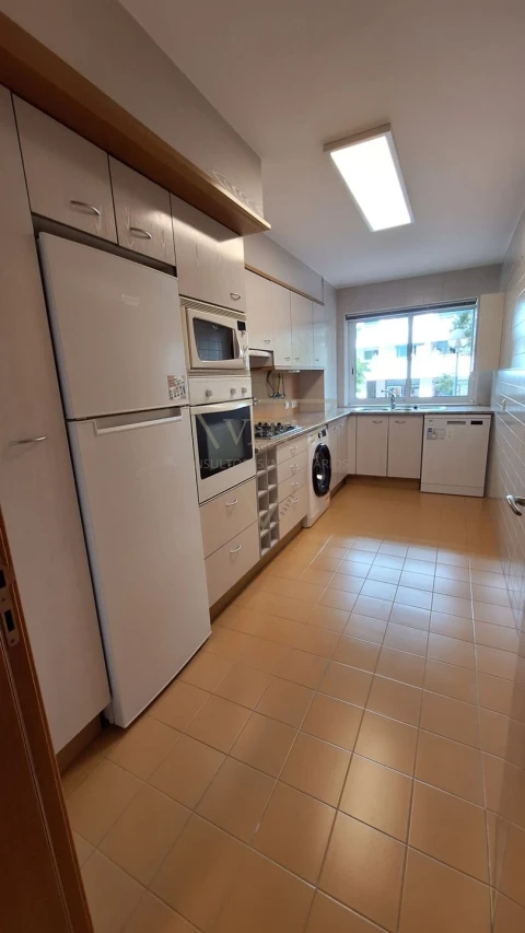 Apartamento T2 para Arrendamento em Lumiar
