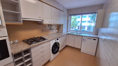 Apartamento T2 para Arrendamento em Lumiar