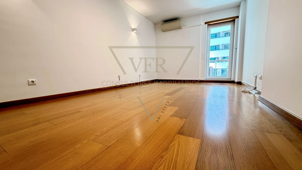 Apartamento T2 para Arrendamento em Lumiar Foto 2