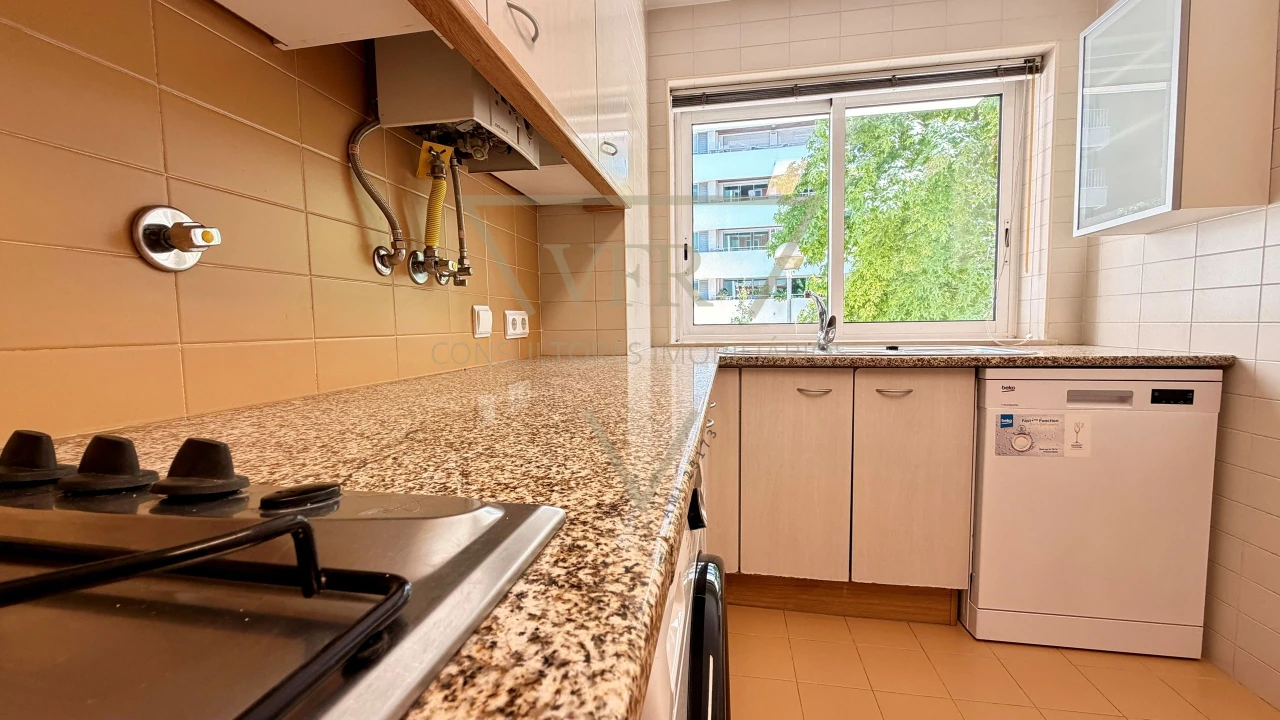 Apartamento T2 para Arrendamento em Lumiar Foto 4