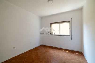 Moradia T6 para Venda em Ferreira