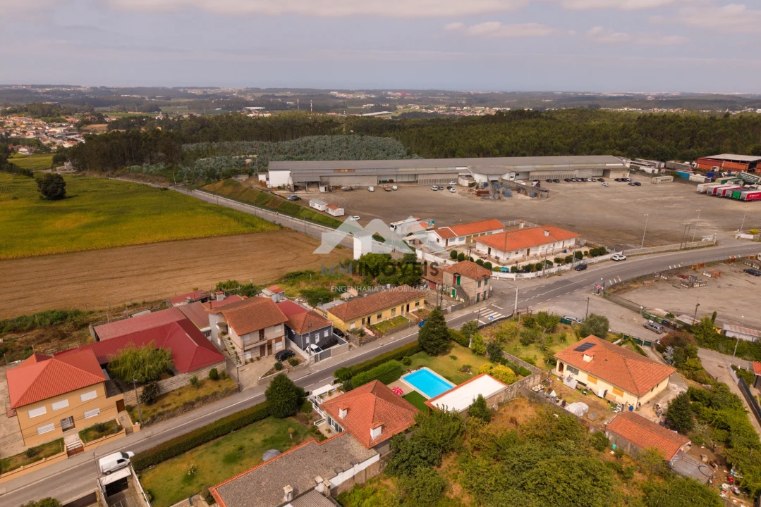 Prédio para Venda em Guilhabreu Foto 3