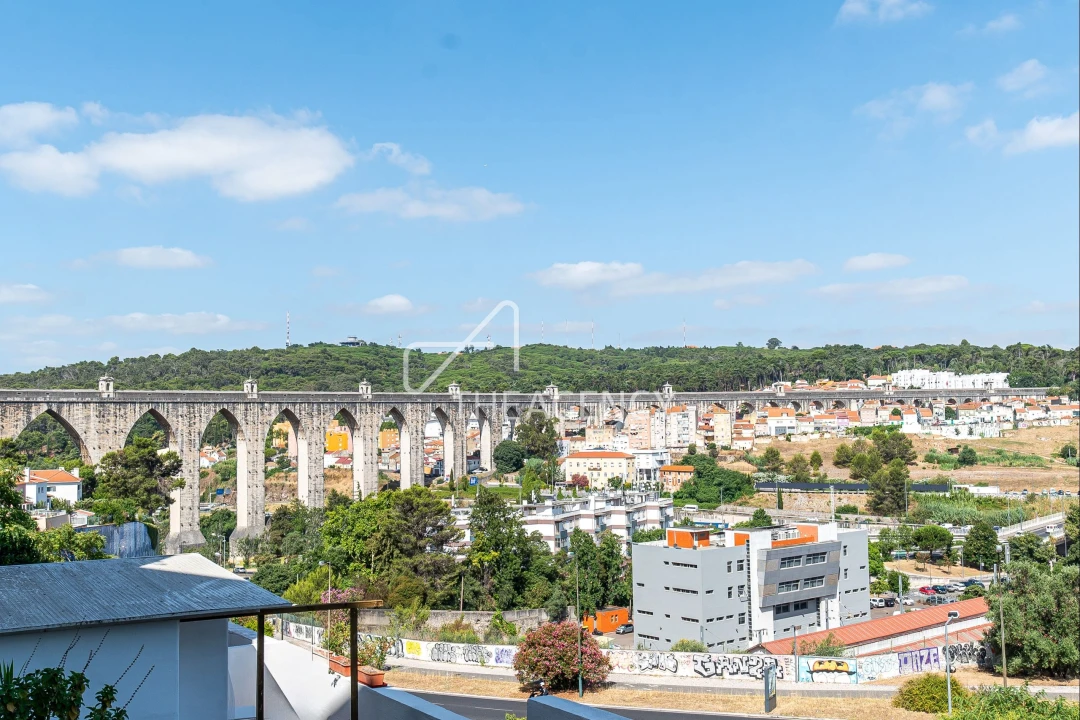 Apartamento T2 para Venda em Campolide Foto 6