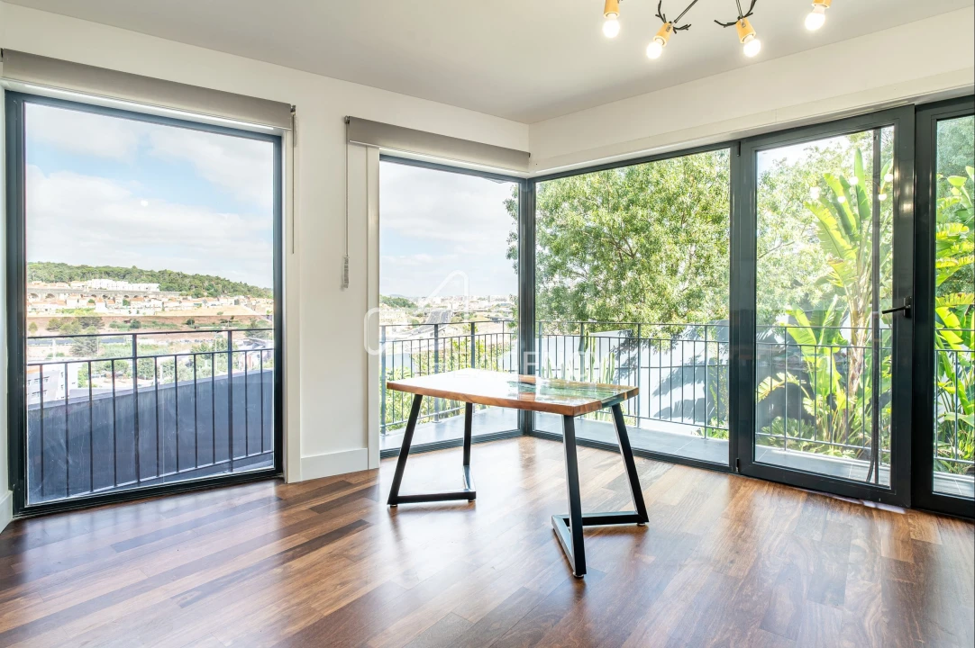 Apartamento T2 para Venda em Campolide Foto 1
