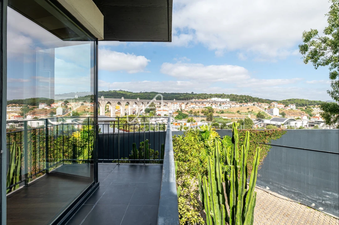 Apartamento T2 para Venda em Campolide Foto 2